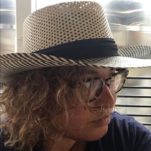 Meet your Posher, Emaleigh